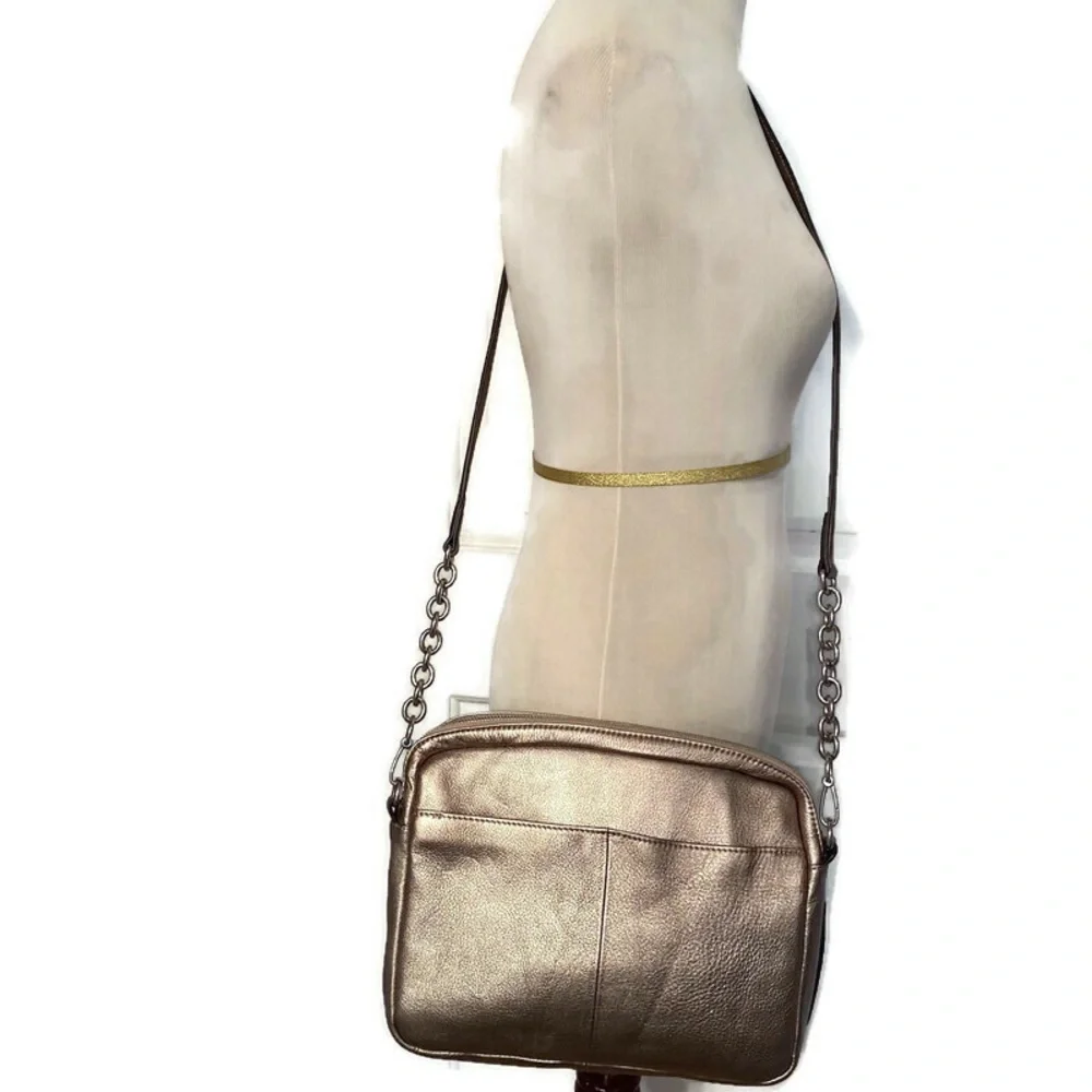 B. MAKOWSKY BAG SHOULDER CROSSBODY GOLD LEATHER ZIP TOP SILVER HARDWARE